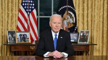 El presidente de Estados Unidos, Joe Biden habla durante su discurso de despedida desde el Despacho Oval de la Casa Blanca en Washington, D. C.