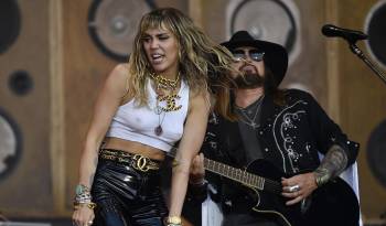 Imagen de la actriz y cantante Miley Cyrus en concierto. EFE/EPA/NEIL HALL