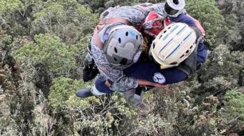 La tarea de extracción de los cuerpos no ha sido fácil hasta el momento.