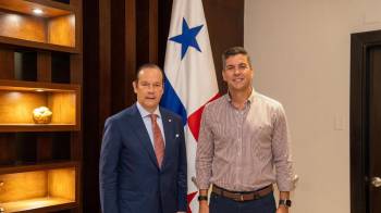 ‘Es un honor recibir al Presidente de Paraguay, Santiago Peña, en el Aeropuerto de Tocumen’, dijo Martínez-Acha.