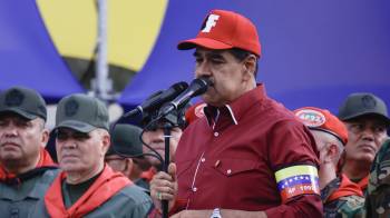 El líder chavista Nicolás Maduro habla durante el homenaje a Hugo Chávez este martes, en Caracas (Venezuela).