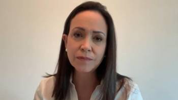 Captura de pantalla donde aparece la líder opositora de Venezuela María Corina Machado durante una entrevista virtual con EFE vía zoom, en Caracas.