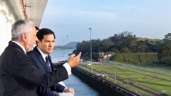 Rubio fue recibido en las esclusas de Miraflores por el administrador de la ACP, Ricauter Vásquez.