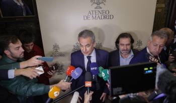 El expresidente del Gobierno español José Luis Rodríguez Zapatero, participa en la presentación del libro ‘La democracia y sus derechos’ del que es coordinador, en el Ateneo de Madrid.