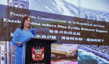 La presidenta de Perú, Dina Boluarte, pronunció este jueves un discurso en la ciudad oriental china de Shanghái en el que resaltó el potencial de su país como destino para inversores y sus posibilidades de desarrollo en varios sectores.