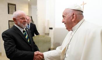 Fotografía del encuentro del presidente de Brasil, Luiz Inacio Lula da Silva, junto al papa Francisco en el contexto de la cumbre del G7 en Italia.