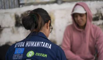 La organización local Red Humanitaria de Respuesta de Paso Canoas junto con el Servicio Jesuita para Migrantes brindan asistencia a los migrantes.