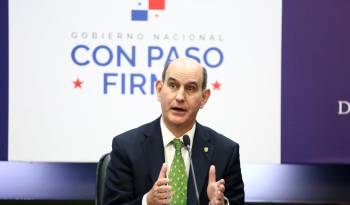 El ministro de Economía y Finanzas, Felipe Chapman, durante la conferencia de prensa, ayer.