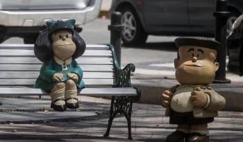 Fotografía de archivo del 23 de febrero de 2024 de una escultura de Mafalda y Manolito, en Caracas (Venezuela).