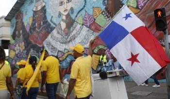 Imagen de archivo de varias personas participando en una protesta sobre la seguridad en Panamá.