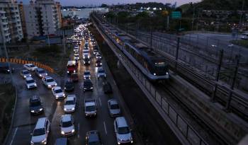 Imagen ilustrativa de autos en una vía de la ciudad capital, una radiografía de la gran cantidad de vehículos, de diferentes marcas, entre ellas las chinas, que hay en el país.