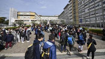 El líder espiritual de 1.400 católicos en el mundo fue ingresado el 14 de febrero en el hospital Gemelli de Roma.