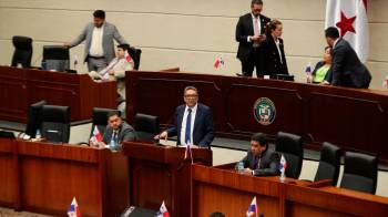 Los diputados sesionaron ayer por espacio de cinco horas para concluir con el segundo bloque.