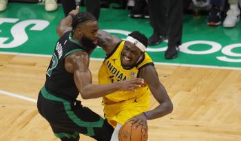 Imagen de archivo de un juego de la serie entre los Indiana Pacers y los Boston Celtics que este lunes se ha decantado con la cuarta victoria al hilo de los Celtics, esta vez en el campo de los Pacers, un resultado que le clasifica a las Finales de la NBA.