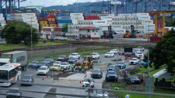 Gran parte de las exportaciones de bienes panameños se despachan por vía marítima. Vista de uno de los puertos.