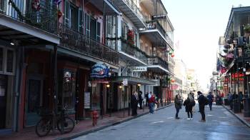 Fotografía de la calle Bourbon en Nueva Orleans (Estados Unidos), este jueves 2 de enero de 2025, después del atentado. EFE/ Octavio Guzmán