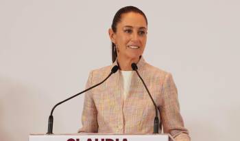 Fotografía cedida este miércoles por la Casa de Campaña de la presidenta electa de México, Claudia Sheinbaum, durante su participación en una conferencia de prensa en la Ciudad de México.