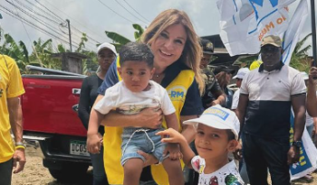 La primera dama de Panamá, Maricel Cohen de Mulino durante los recorridos previos al 5 de mayo.