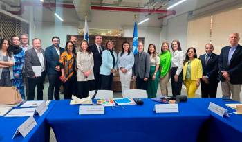 Jackeline Muñoz de Cedeño, ministra designada del Mitradel junto a representantes de la ONU en Panamá.