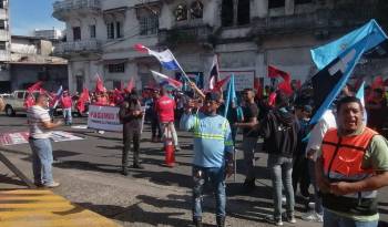 Manifestación en los predios de la Asamblea Nacional de diputados