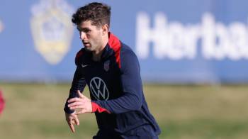 Christian Pulisic durante un entrenamiento con Estados Unidos.