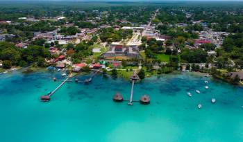 Vista de La Laguna y el Fuerte de Bacalar.