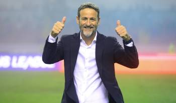 Thomas Christiansen, técnico de la selección de Panamá celebrando el triunfo frente a Costa Rica.