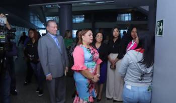 Dana Castañeda, presidenta de la Asamblea, inició su periodo evaluando a los funcionarios.