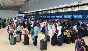 Se reportan largas filas en el Aeropuerto de Tocumen debido al retraso.
