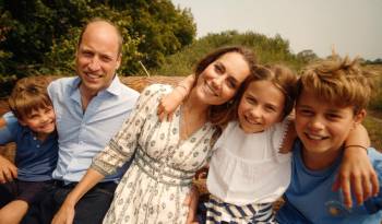 La princesa Catalina junto a su esposo, el príncipe William, y sus hijos.