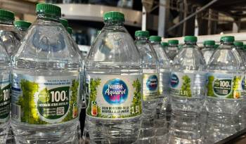 Nestlé ha logrado elaborar todos los envases de 0,75 cl y 1,5 litros de su marca de agua con plástico reciclado.