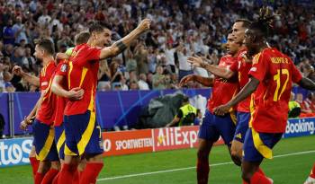 Los jugadores de la selección española celebran el segundo gol del combinado español durante el partido de semifinales de la Eurocopa de fútbol que España y Francia disputan en Múnich.