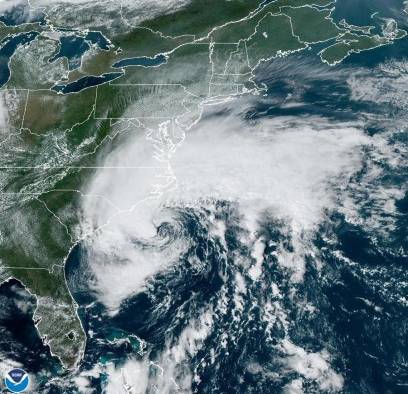 Fotografía satelital en la que se ve a la tormenta tropical Ophelia