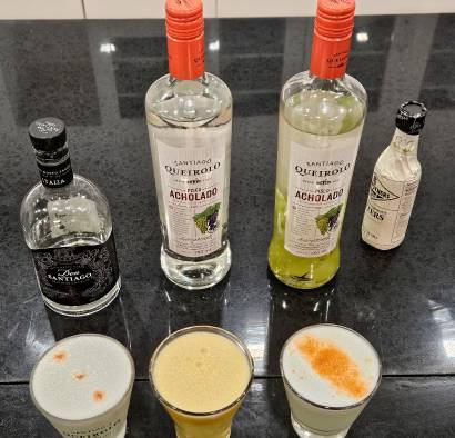 Pisco sour clásico, maracusour y pisco sour con macerado de ají chombo.