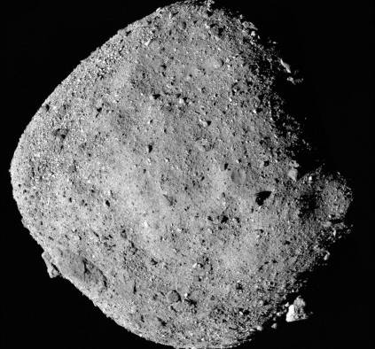 Fotografía cedida por la NASA de una imagen en mosaico del asteroide Bennu que se compone de 12 imágenes PolyCam recopiladas el 2 de diciembre por la nave espacial OSIRIS-REx.