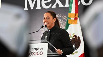 Fotografía cedida por la Presidencia de México, de la presidenta Claudia Sheinbaum, durante un acto protocolario este sábado, en Ciudad Juárez.