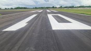 Vista de la renovada pista del aterrizaje del Aeropuerto Alonso Valderrama, ubicado en Chitré, provincia de Herrera.