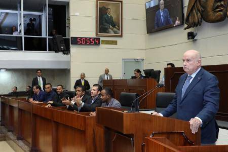 Examen de barra para la idoneidad de abogado vuelve al debate