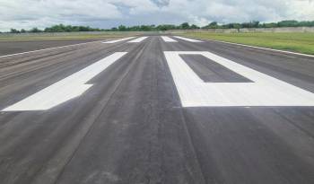 Vista de la renovada pista del aterrizaje del Aeropuerto Alonso Valderrama, ubicado en Chitré, provincia de Herrera.