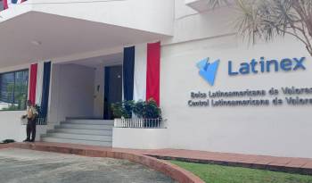 La Bolsa Latinoamericana de Valores, S.A. (Latinex) es una plataforma electrónica para realizar las transacciones bursátiles.