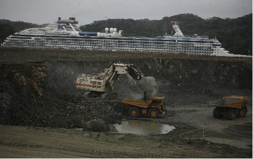 El consorcio le rescindió a Sonama la segunda fase de los trabajos de excavación y remoción de tierra del proyecto de ampliación del Canal de Panamá, argumentando incumplimiento del contrato, lo que niega el gerente de Sonama, Manuel Valiente.