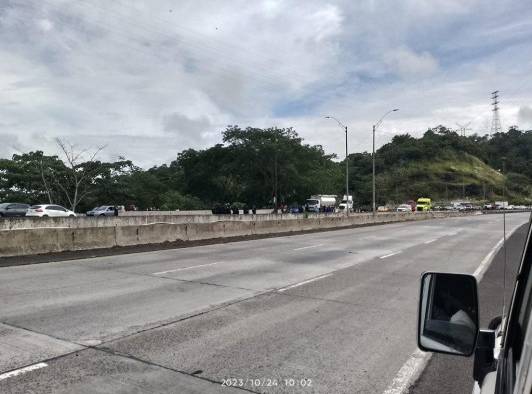 Cierre de la vía hacia el Puente Centenario.