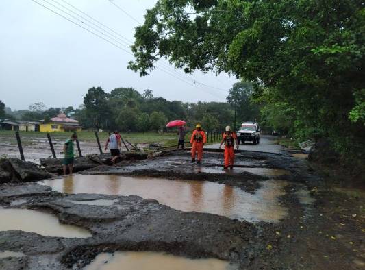 Las lluvias que cayeron sobre las provincias de la península de Azuero causaron daños a las carreteras de algunos sectores.