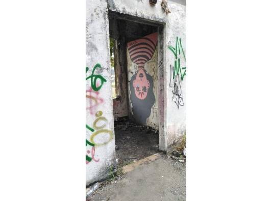 Arte da vida a edificios abandonados en Amador