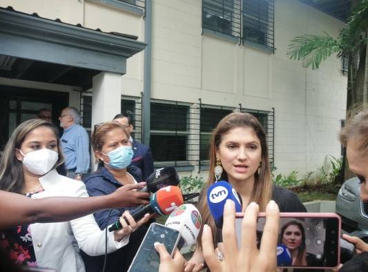 La canciller de Panamá, Erika Mouynes, a su llegada a la cortesía de sala del Conep.