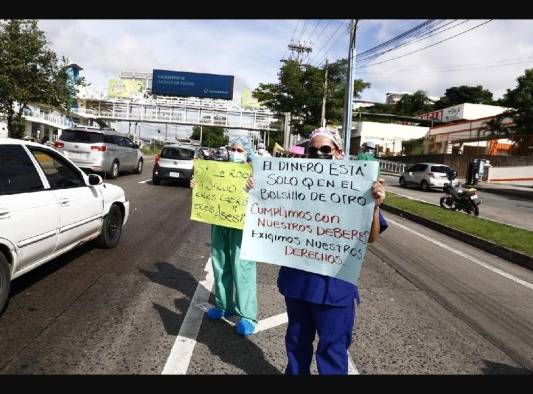 Ciudadanos vuelven a las calles por falta de insumos médicos y bonos del gobierno