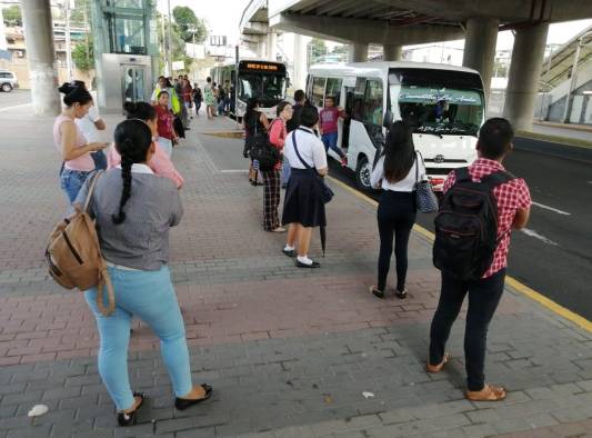 Los usuarios optaron por tomar transportes alternos.