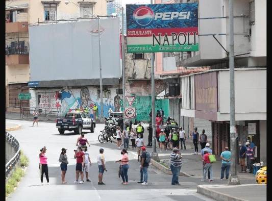 Ciudadanos vuelven a las calles por falta de insumos médicos y bonos del gobierno