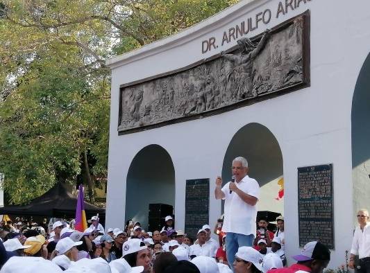 El líder del panameñismo, José Isabel Blandón Figueroa, se postuló como pre candidato a la Presidencia de la República rumbo a las elecciones primarias del partido, que se realizará el 23 de julio. 