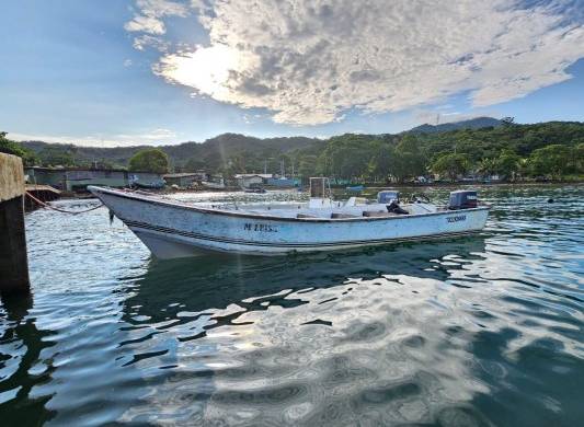 Los agentes trasladaron a los migrantes irregulares a Puerto Obaldía para los trámites correspondientes.